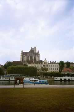 Auxerre1Resized.jpg (6752 bytes)