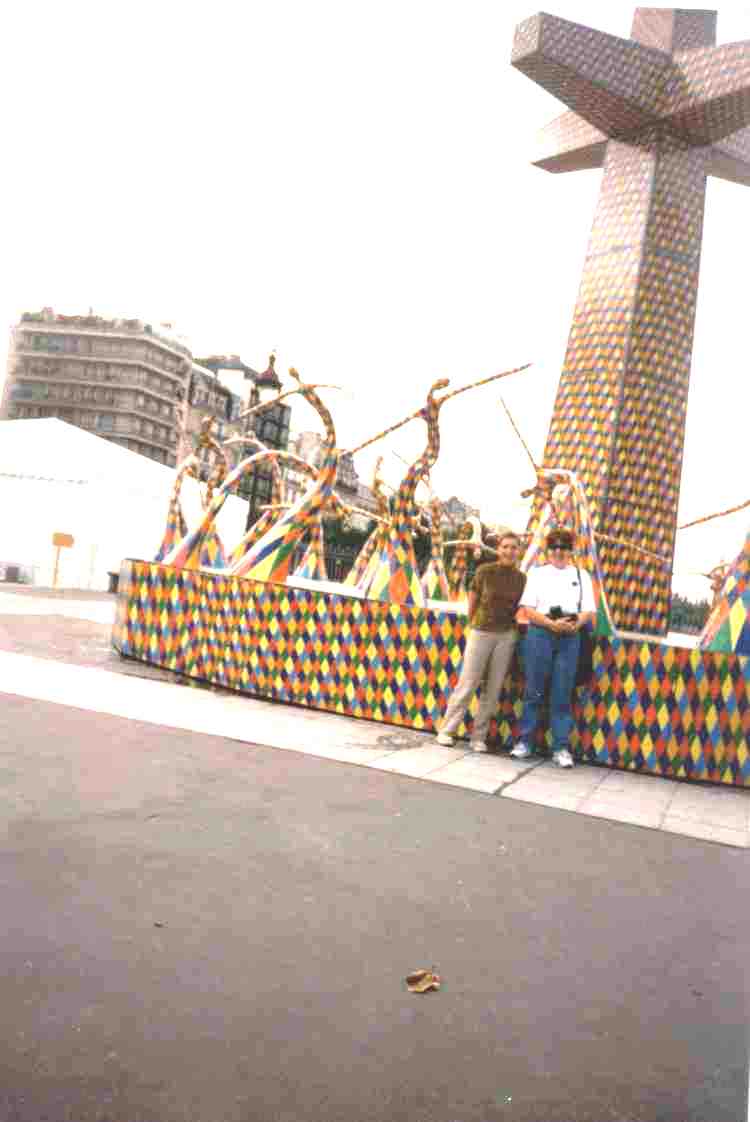 GaetanKarineandLinda.jpg (37564 bytes)