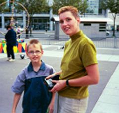 KarineAndGaetan2Cropped.jpg (13478 bytes)