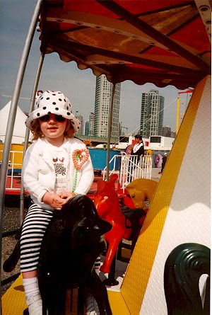 carousel1.jpg (41373 bytes)
