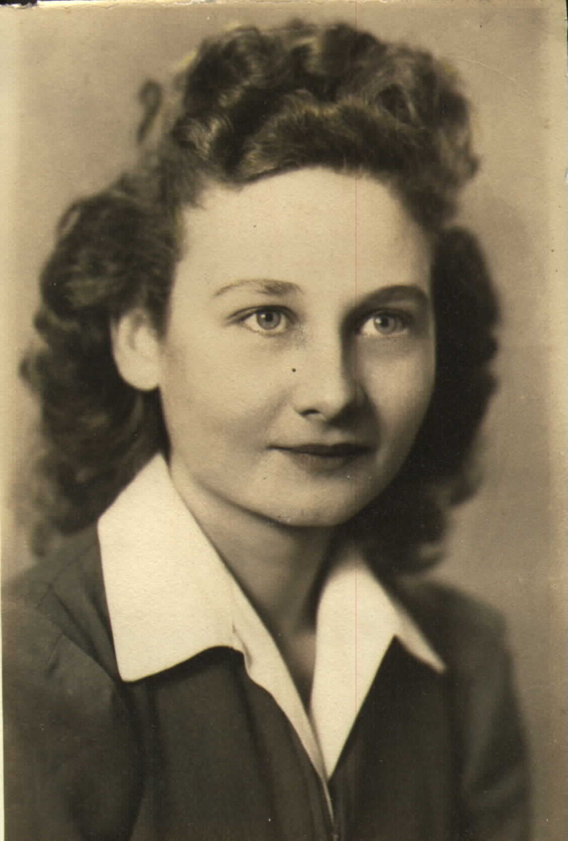 Doris Anna Fleischer...18 years old