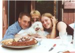 Mon fr&egrave;re, ma m&egrave;re, moi, et bien sur Happy, en 2001, pour l'anniversaire de mon fr&egrave;re