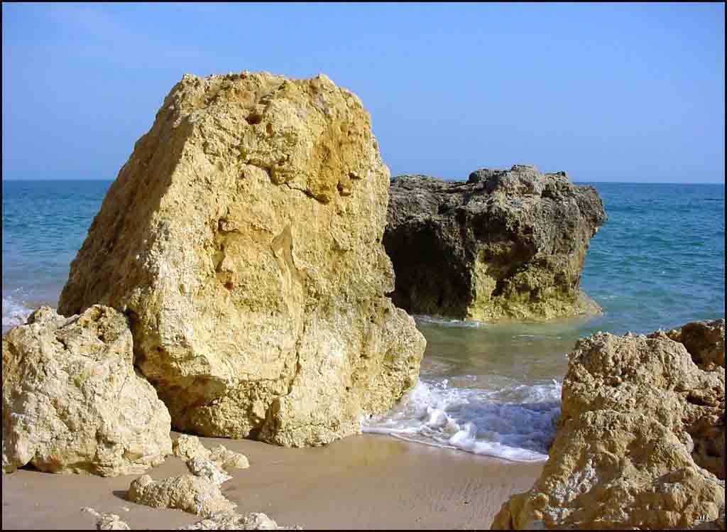 lgarve photos - We can enjoy a nice submarine fishing in one of these beaches.