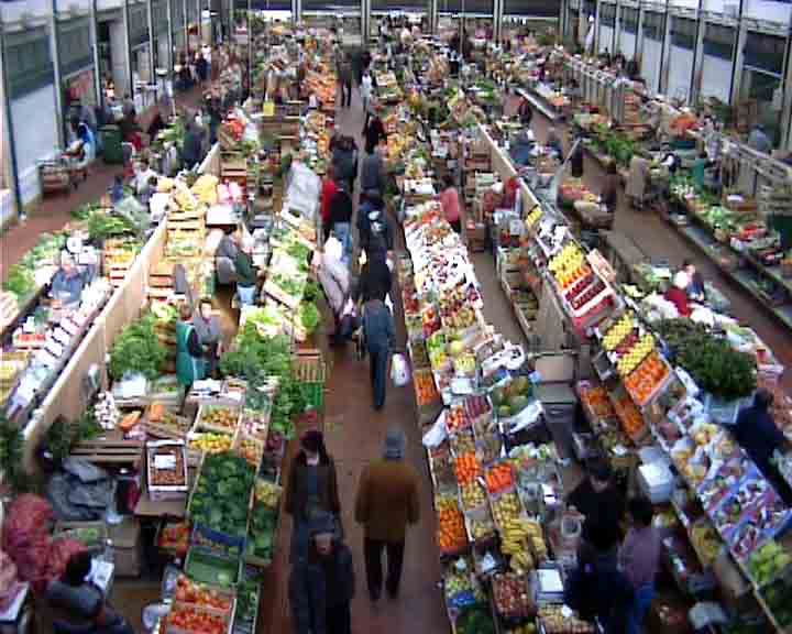 Portugal photos - In spite of the existence of many hyper-malls in Lisbon, we still find the traditional markets