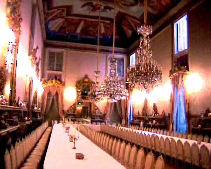 This dining room is still used by the Kings and Presidents visiting Portugal.
