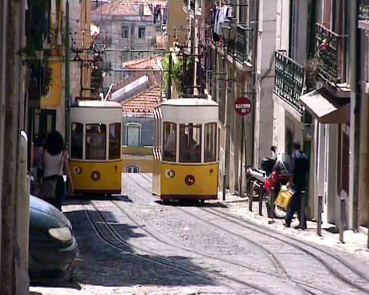 Come with us to Lisboa, Sintra, Estoril, Batalha, Nazare, Obidos, Coimbra and Algarve in the cheapest escorted vacations.