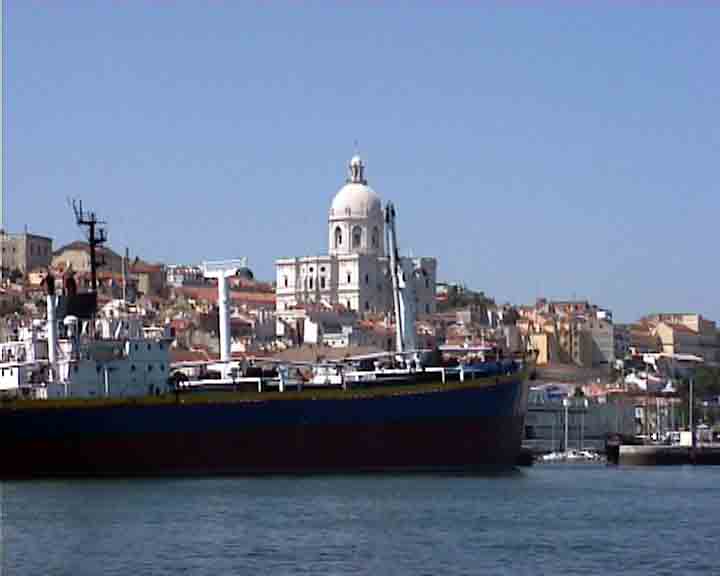 In a Tagus river cruise tour, you can have one of this sights.