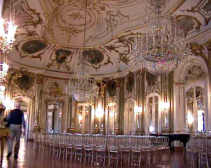 Les plus r�put�s mus�es, palais, �glises, plages et c�te de Lisbonne. Los m�s afamados palacios, iglesias, museos y playas. Tambi�n con Queluz y Mafra Cascais e Estoril.