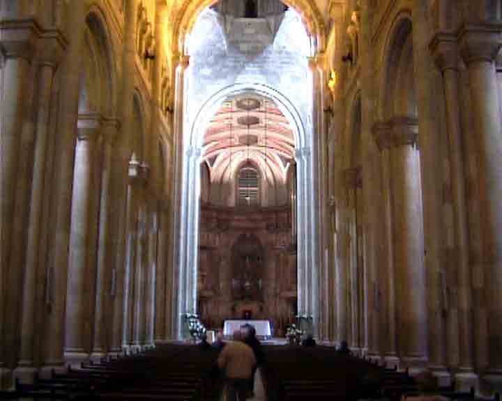 Private Lisboa guided tours will take you to see Lisboa and the typical folklore of Portugal like fado shows.