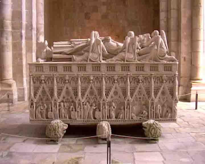 The tomb of king Peter, the cruel, lies in the transept of Alcoba�a church. You can see this in Fatima tour.