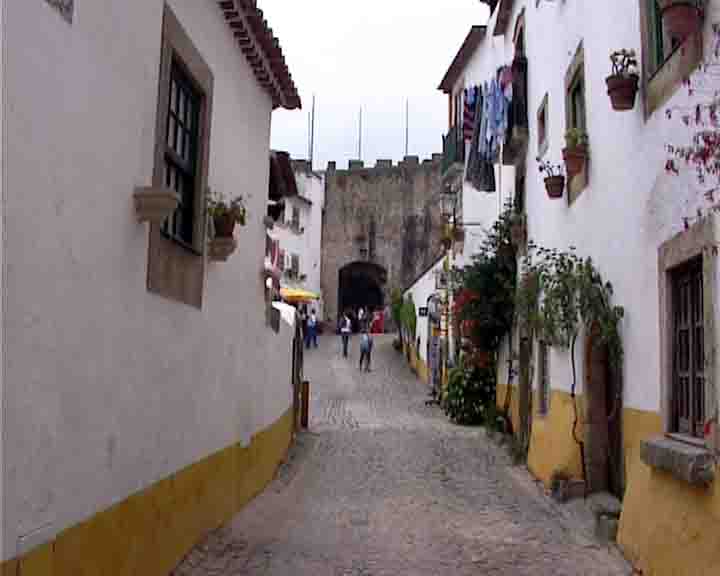 Fatima tours - Obidos town has 6 doors (2 are tiny) and each one has near the entrance its chapel or oratory made in the rock of the walls with the Virgin's statue. 