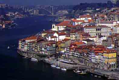 The best and cheapest guided sightseeing tours in Lisbon, Oporto and many excursions  in Portugal with Portuguese tour guides. Cheap prices for groups. Hotels, Restaurants, shows. Private tours