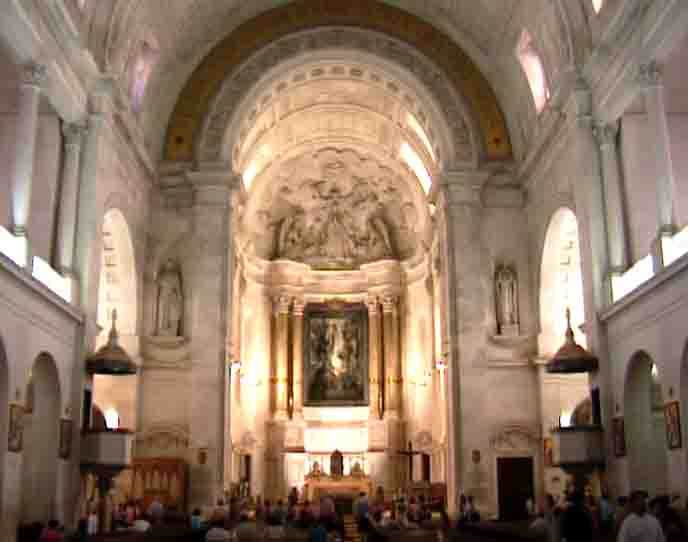 Fatima tour - The interior of the Basilica. Confessions are made here (there are priests in several languages).