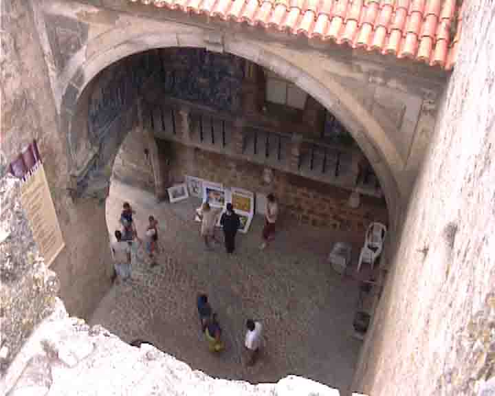 Fatima tours - This is the south door of Obidos, where every goes through to get in and to get out. It has tiles of the XVIII century.