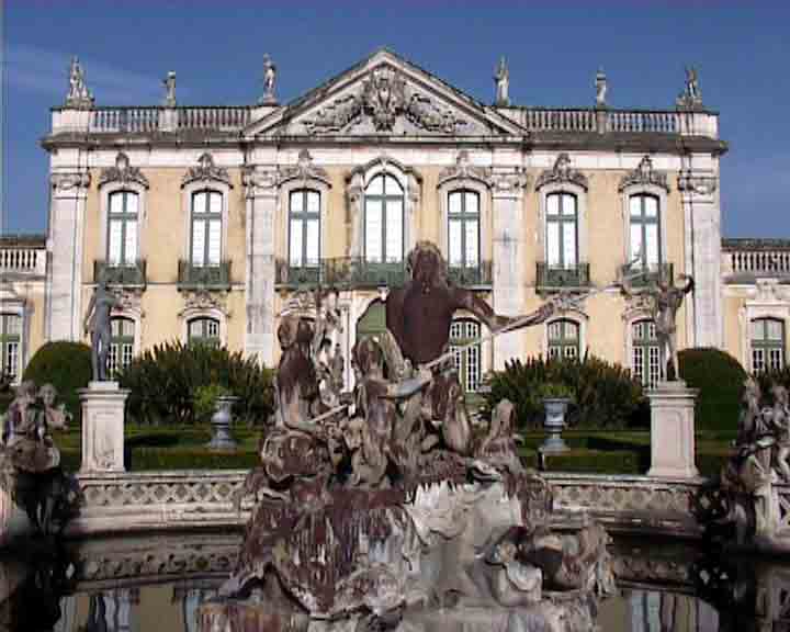 Portugal pictures - The gardens of Queluz palace also imitate Versailles.
