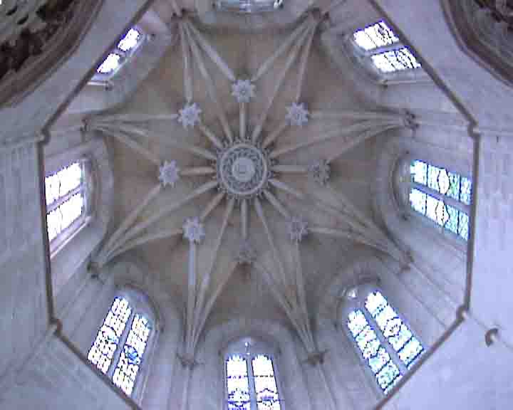 Portugal pictures - the Royal Pantheon in Batalha Monastery is another lacework in stone, like the dome.