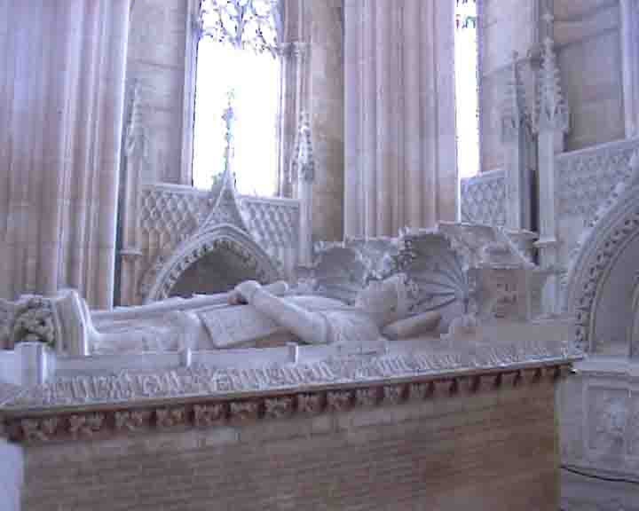 Lisbon tours - This is the tomb of king John I and his wife, Phillipa of Lencaster, daughter of John of Gaunt of England.