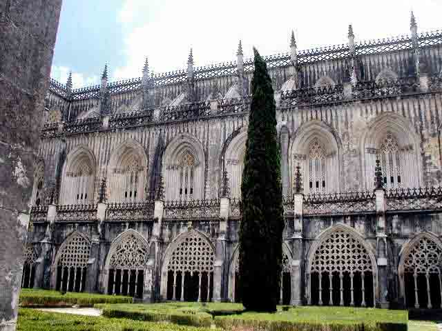 Portugal images - the cloisters in Batalha Monastery are among the most beautiful in the world