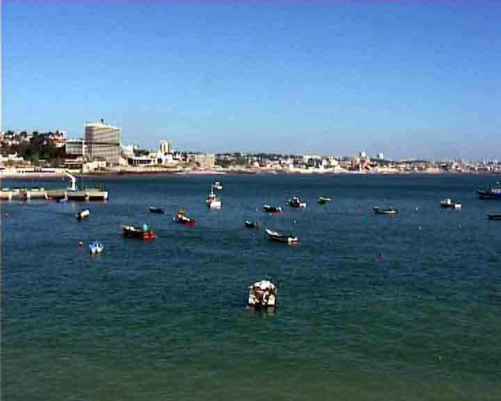 Lisbon sightseeing tours - visit the fancy seaside resort of Estoril.