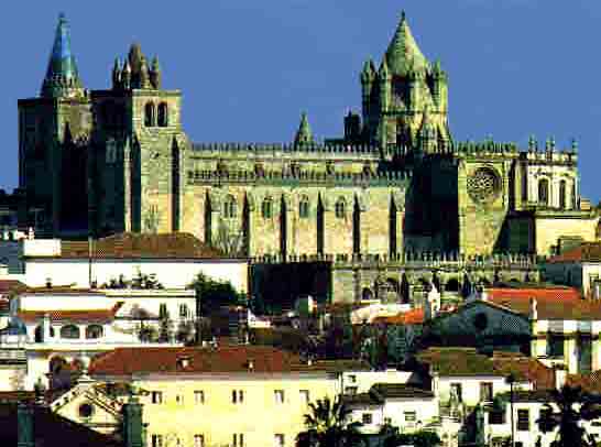Portugal has a variety of excursions that you can enjoy in private tours or group trips. And Listour can make that special tour you're thinking about.