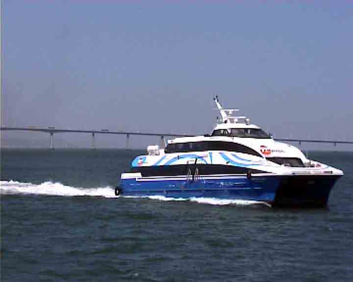 Lisbon images - Tagus river estuary in front of Lisbon is more than 15 miles wide