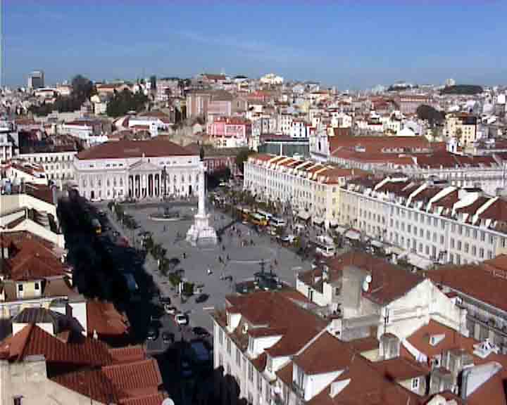 Lisbon tours - Rossio is where everybody has a drink after or before shopping.