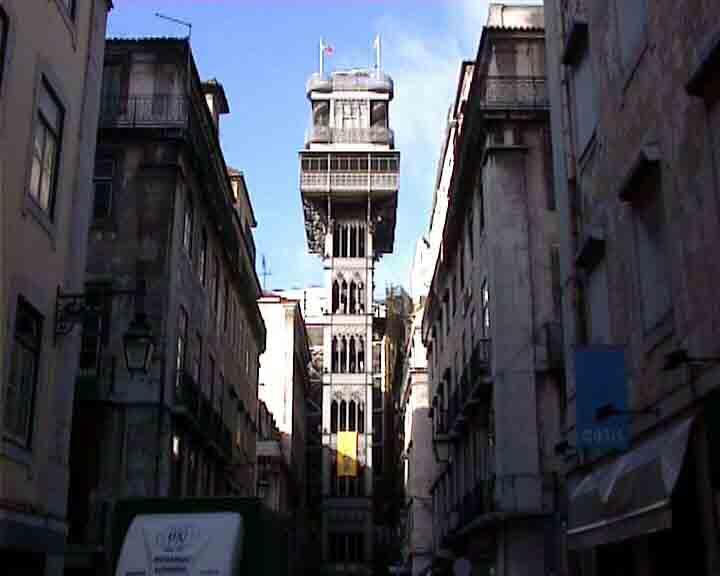 Portugal photographs - This lift in Lisbon was built by the school of Eiffel tower in Paris
