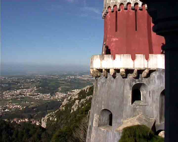 From Pena palace we can see Lisbon, the coast, the ocean and all the mountain. The best and cheapest guided sightseeing tours in Lisbon and many excursions&nbsp; in Portugal with Portuguese tour guides. Cheap prices for groups. Private tours.
