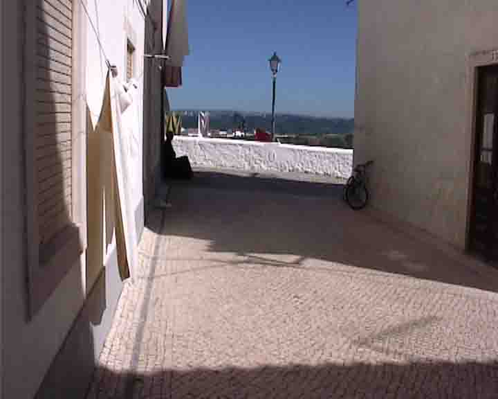 Fatima tour - Narrow streets and white-washed houses are also to be found in Nazar�.