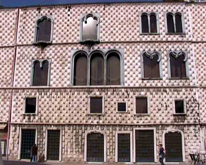 Portugal images - The Pointed Stones palace in Lisbon, makes us think about those of Italy (Diamonds palace) and Spain (Shells palace).