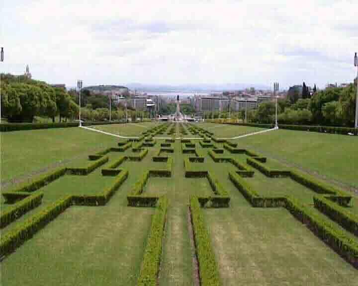 Portugal pictures - Lisbon has many parks climbing up its hills