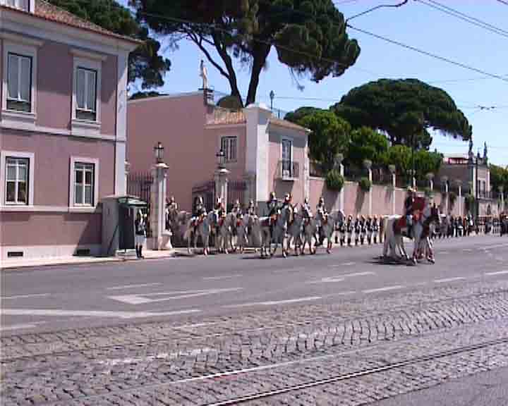 Lisbon excursions - Every third Sunday the change of the guard in front of the Portuguese presidential palace