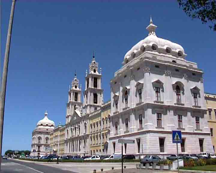 See Evora with the excellent Portuguese guided private tourism. Enjoy our tourist attractions.