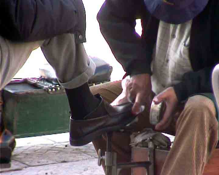 Portugal photos - In a big capital like Lisbon we still find ancient customs. Shoe shiners are still working.