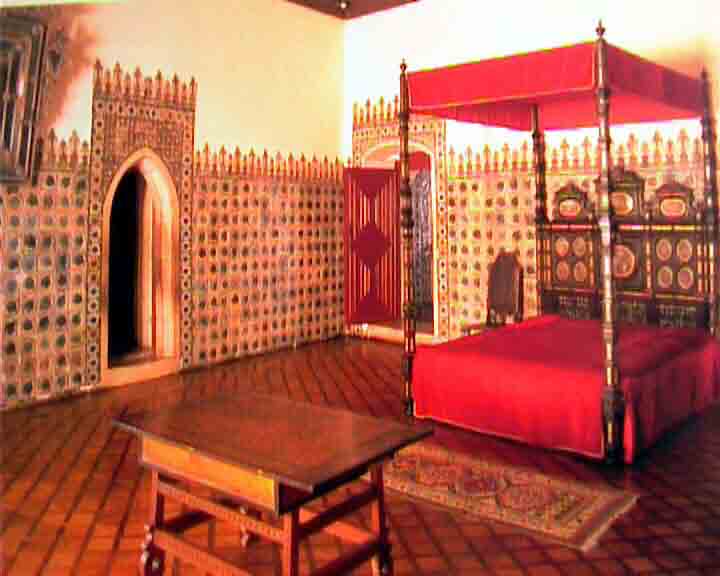 Portugal pictures - on the walls of Sintra palace there is the oldest collection of tiles in Portugal