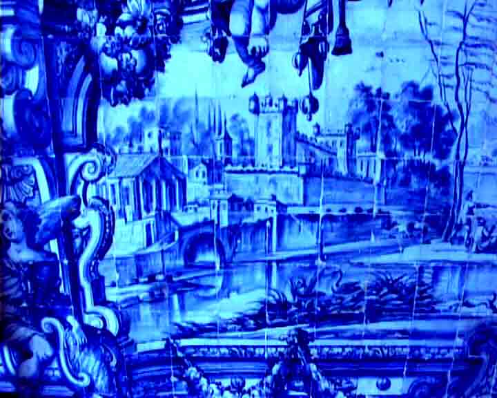 This fantastic glazed tiles were inspired in La Fontaine tales.