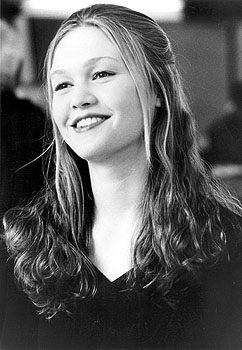 Julia Stiles is a PURPLE peep!