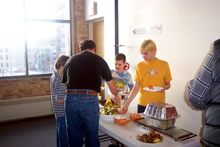lunch3.jpg (57631 bytes)