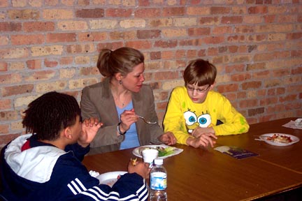lunch4.jpg (63712 bytes)