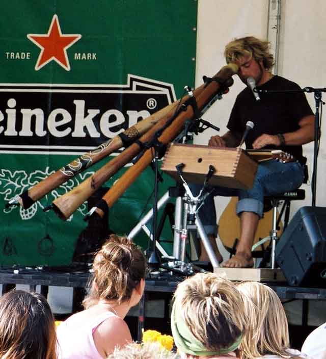 Xavier Rudd at the tennis