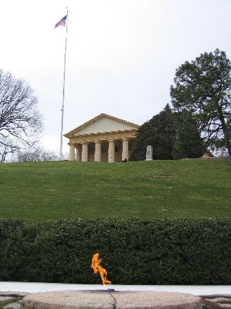 Monument2.jpg, 34999 bytes, 1/18/2004