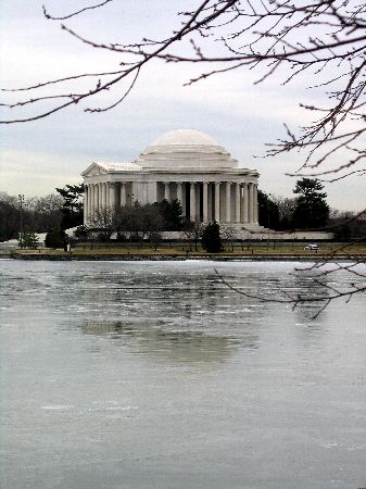 Monument6.jpg, 38240 bytes, 1/18/2004