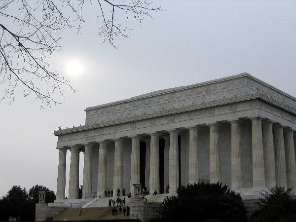 Monument8.jpg, 48664 bytes, 1/18/2004