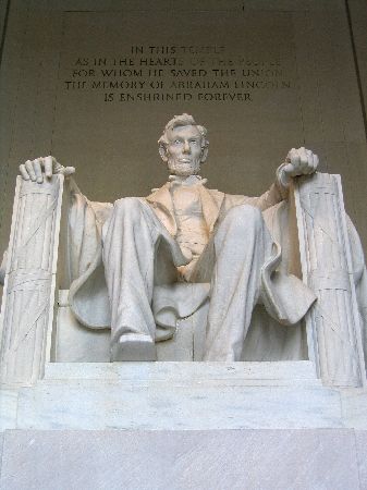 Monument9.jpg, 28388 bytes, 1/18/2004