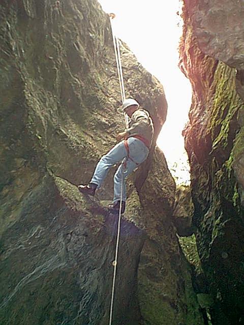 En pleno descenso por la grieta