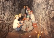 En un tunel del Chateau carreras con alumnos del Centro Espeleol�gico C�rdoba