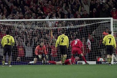 Wright strzela swoj� pierwsz� bramk� dla The Reds!