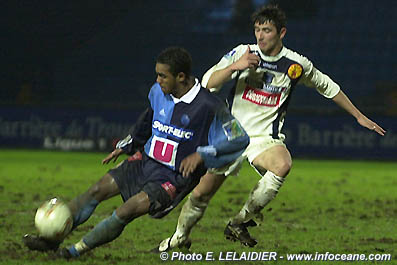 Pongolle w wygranym 2:0 meczu z Basti�. 1.03.2003.