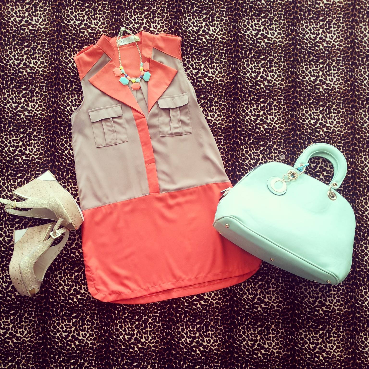 Blusa suelta 2 colores,bolso de mano y zapatillas tac&oacute;n corrido