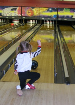 Bethan bowls during preschool field trip